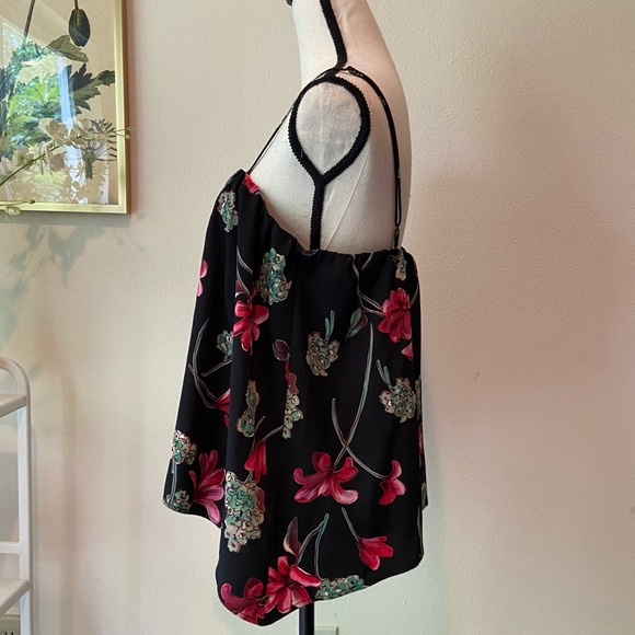 Black Floral Asymmetrical Hem Strappy Tank - Picture 4 of 6